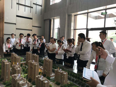 捌方房地產(chǎn)經(jīng)紀(jì)服務(wù) 專(zhuān)業(yè)房產(chǎn)咨詢(xún)，助您輕松置業(yè)